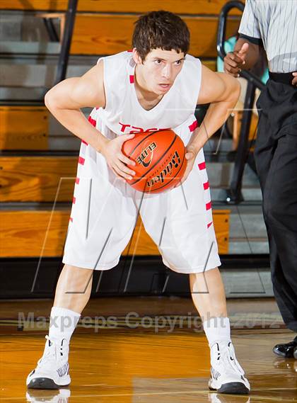 Thumbnail 3 in Chavez vs. Taft (McDonald's Texas Invitational) photogallery.