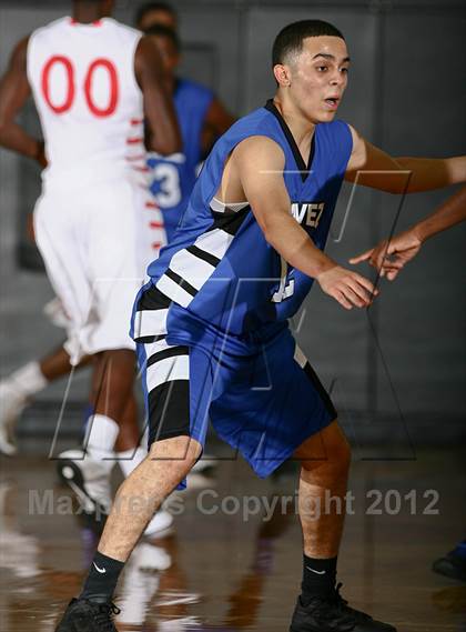 Thumbnail 2 in Chavez vs. Taft (McDonald's Texas Invitational) photogallery.