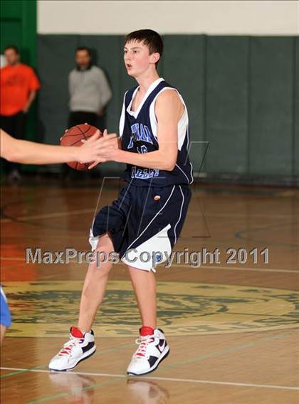 Thumbnail 2 in Putnam Valley vs. Haldane (Putnam Challenge) photogallery.