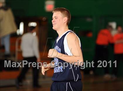 Thumbnail 2 in Putnam Valley vs. Haldane (Putnam Challenge) photogallery.