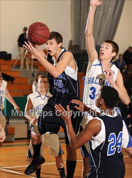 Thumbnail 3 in Putnam Valley vs. Haldane (Putnam Challenge) photogallery.