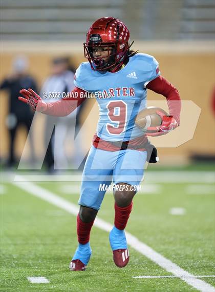 Thumbnail 2 in Lake Worth vs. Carter (UIL 4A D1 Area Playoff) photogallery.
