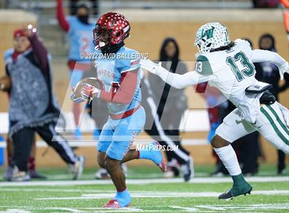 Thumbnail 3 in Lake Worth vs. Carter (UIL 4A D1 Area Playoff) photogallery.