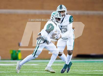 Thumbnail 3 in Lake Worth vs. Carter (UIL 4A D1 Area Playoff) photogallery.