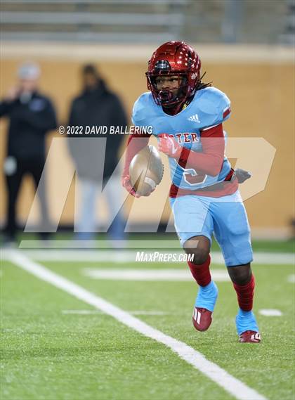 Thumbnail 3 in Lake Worth vs. Carter (UIL 4A D1 Area Playoff) photogallery.