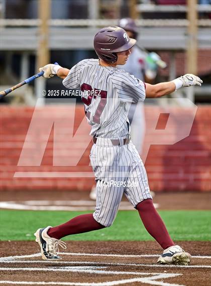 Thumbnail 3 in Summer Creek vs. Pearland (UIL 6A D1 Baseball Area) photogallery.