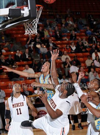 Thumbnail 3 in Burbank vs. Merced (CIF SJS D1 Playoffs) photogallery.