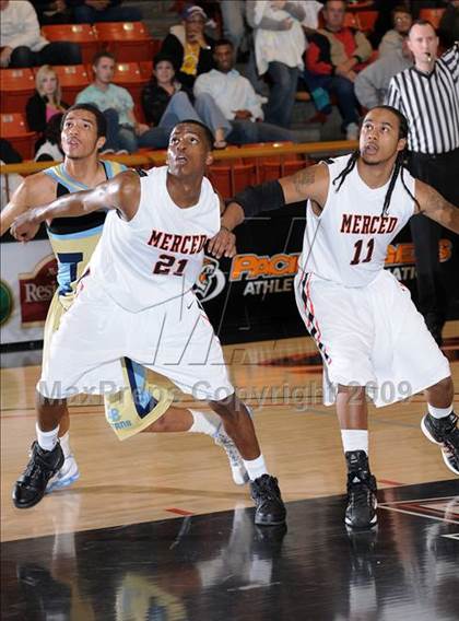 Thumbnail 1 in Burbank vs. Merced (CIF SJS D1 Playoffs) photogallery.