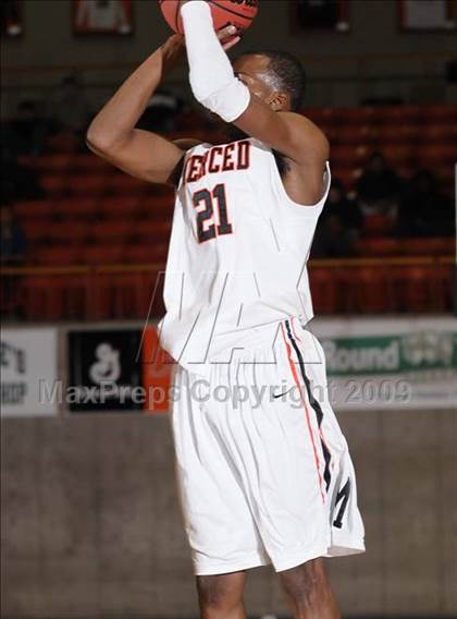 Thumbnail 3 in Burbank vs. Merced (CIF SJS D1 Playoffs) photogallery.