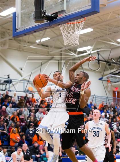 Thumbnail 3 in Saugerties vs. Spring Valley (NYSPHSAA Class A Regional Final) photogallery.