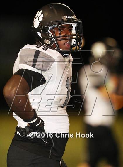 Thumbnail 3 in Mountain View vs. Salpointe Catholic photogallery.