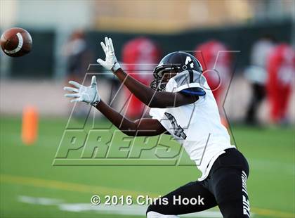 Thumbnail 2 in Mountain View vs. Salpointe Catholic photogallery.