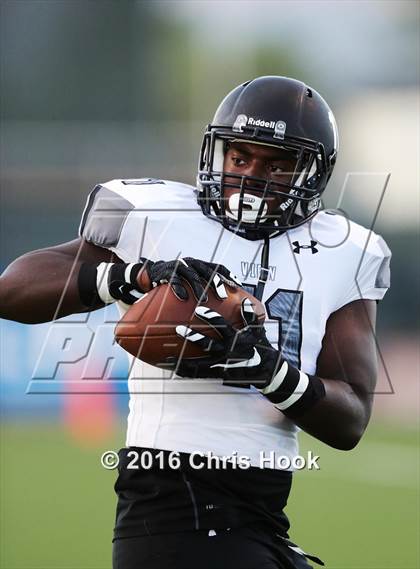 Thumbnail 2 in Mountain View vs. Salpointe Catholic photogallery.