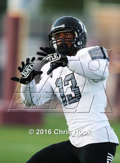 Thumbnail 3 in Mountain View vs. Salpointe Catholic photogallery.