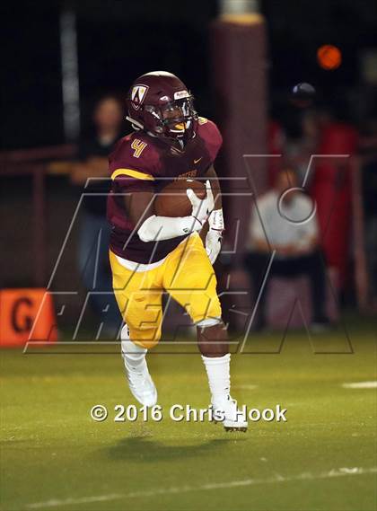 Thumbnail 1 in Mountain View vs. Salpointe Catholic photogallery.