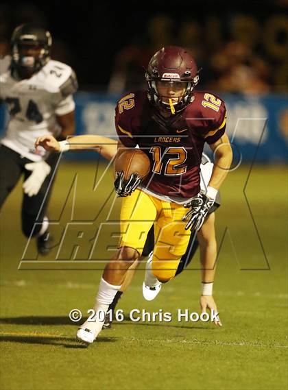 Thumbnail 2 in Mountain View vs. Salpointe Catholic photogallery.