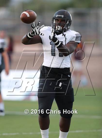 Thumbnail 2 in Mountain View vs. Salpointe Catholic photogallery.