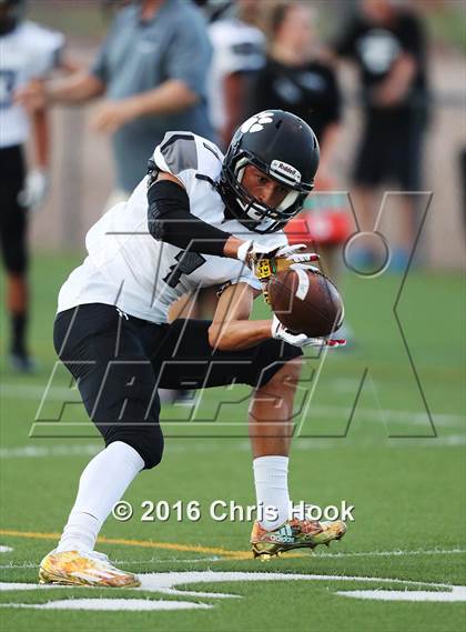 Thumbnail 2 in Mountain View vs. Salpointe Catholic photogallery.