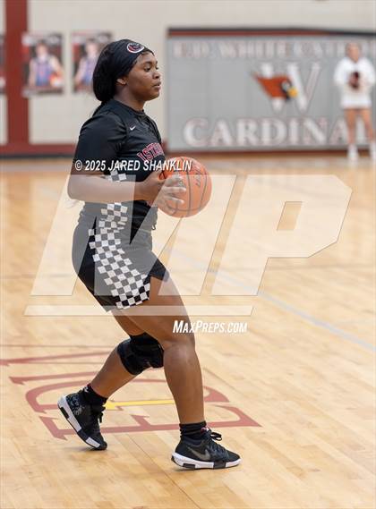 Thumbnail 3 in Istrouma @ E. D. White(LHSAA Division II Select Regional Playoff) photogallery.