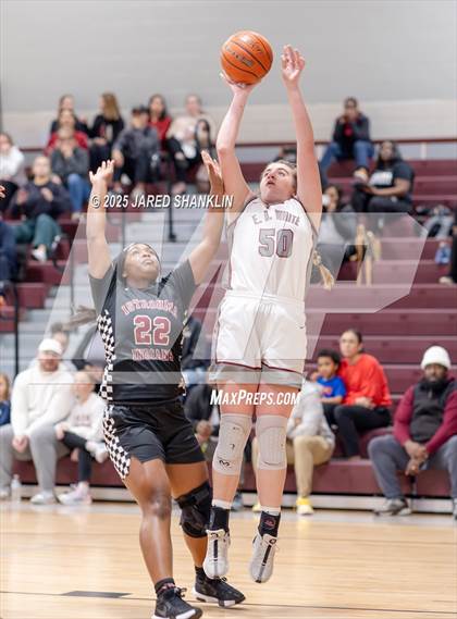 Thumbnail 3 in Istrouma @ E. D. White(LHSAA Division II Select Regional Playoff) photogallery.