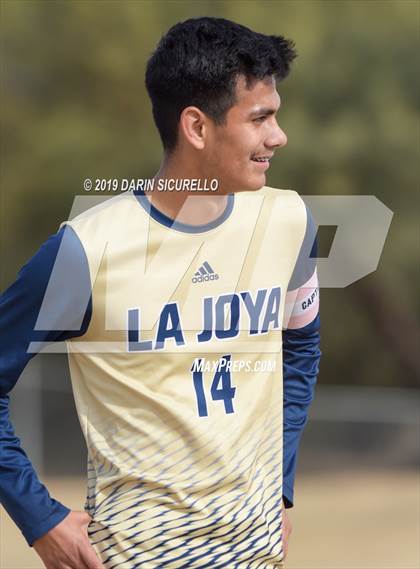 Thumbnail 3 in La Joya Community vs. Seton Catholic (Chandler Prep Invitational) photogallery.