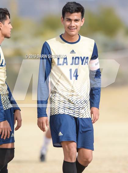 Thumbnail 3 in La Joya Community vs. Seton Catholic (Chandler Prep Invitational) photogallery.