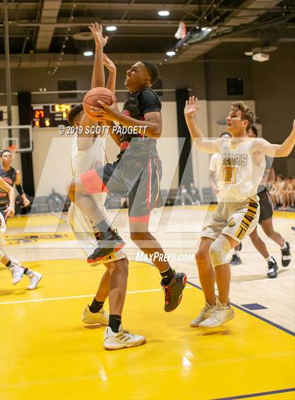 Thumbnail 2 in Temecula Valley vs. Rancho Verde (Rancho Christian Eagles Showcase) photogallery.