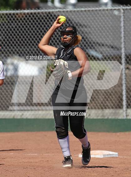Thumbnail 2 in Bishop O'Dowd vs. Carondelet (CIF NCS D2 Final) photogallery.