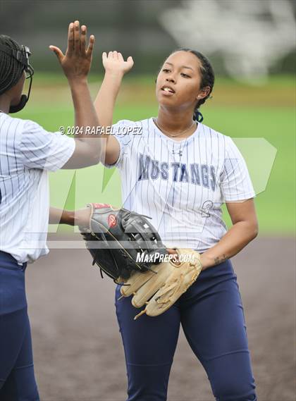 Thumbnail 1 in Lamar Consolidated vs. Nederland (UIL Softball 5A Region 3 Area) photogallery.