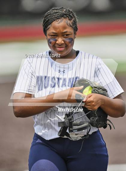 Thumbnail 1 in Lamar Consolidated vs. Nederland (UIL Softball 5A Region 3 Area) photogallery.