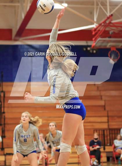 Thumbnail 2 in South Johnston @ West Carteret (NCHSAA Round 1) photogallery.