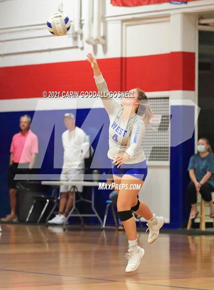 Thumbnail 2 in South Johnston @ West Carteret (NCHSAA Round 1) photogallery.