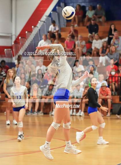 Thumbnail 3 in South Johnston @ West Carteret (NCHSAA Round 1) photogallery.