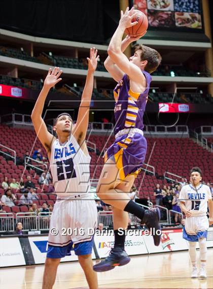 Thumbnail 3 in Sunnyside vs. Sunrise Mountain (AIA Division 2 Quarterfinal) photogallery.