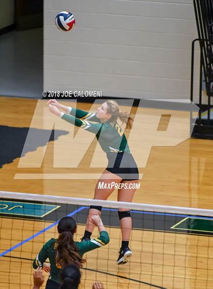Thumbnail 3 in Rowe [Nikki] vs Lee [Robert E.] (NEISD Volleyball Tournament) photogallery.