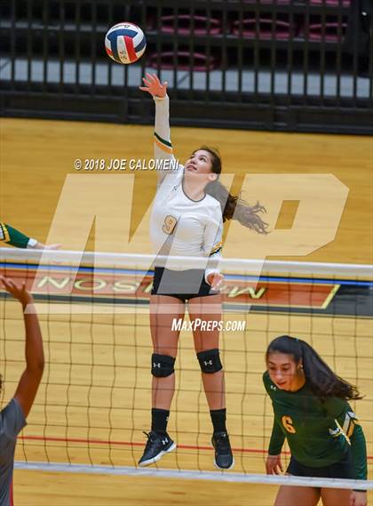 Thumbnail 2 in Rowe [Nikki] vs Lee [Robert E.] (NEISD Volleyball Tournament) photogallery.