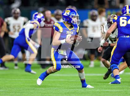Thumbnail 2 in Whitesboro vs. Brock (UIL 3A Region Final) photogallery.