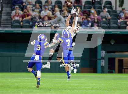 Thumbnail 2 in Whitesboro vs. Brock (UIL 3A Region Final) photogallery.