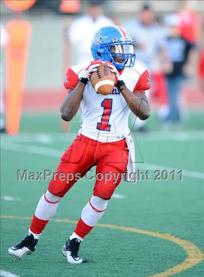 Thumbnail 3 in South Garland vs. Longview (5A Division 2 Region 2 Area Playoffs) photogallery.