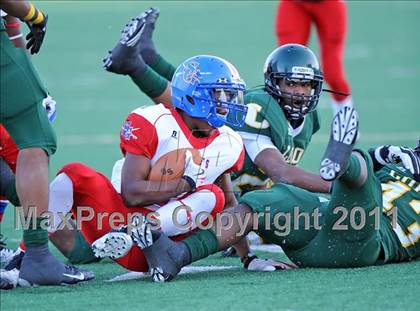 Thumbnail 3 in South Garland vs. Longview (5A Division 2 Region 2 Area Playoffs) photogallery.