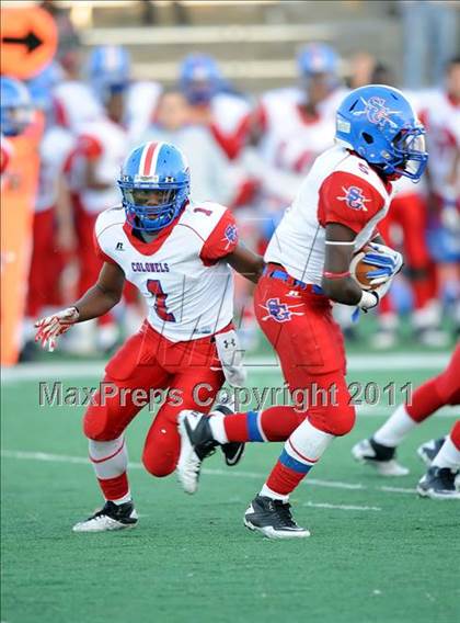 Thumbnail 3 in South Garland vs. Longview (5A Division 2 Region 2 Area Playoffs) photogallery.