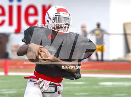 Thumbnail 2 in Archbishop Moeller vs Colerain (Scrimmage) photogallery.