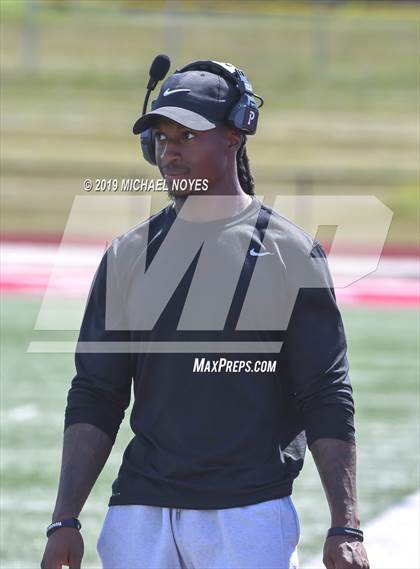 Thumbnail 2 in Archbishop Moeller vs Colerain (Scrimmage) photogallery.