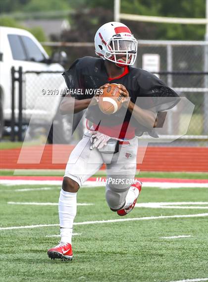 Thumbnail 3 in Archbishop Moeller vs Colerain (Scrimmage) photogallery.