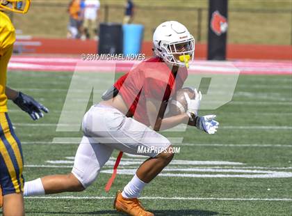 Thumbnail 1 in Archbishop Moeller vs Colerain (Scrimmage) photogallery.