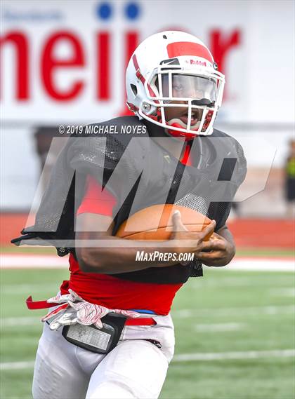Thumbnail 3 in Archbishop Moeller vs Colerain (Scrimmage) photogallery.
