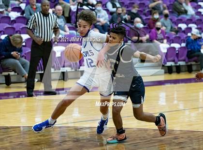 Thumbnail 1 in Quincy vs. Althoff Catholic (Prairie Farms Holiday Classic) photogallery.