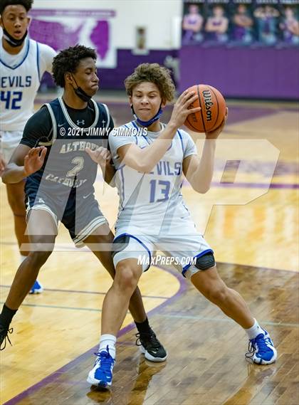 Thumbnail 3 in Quincy vs. Althoff Catholic (Prairie Farms Holiday Classic) photogallery.