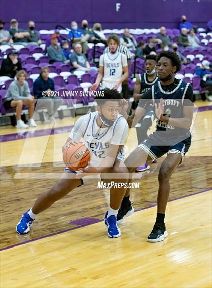 Thumbnail 2 in Quincy vs. Althoff Catholic (Prairie Farms Holiday Classic) photogallery.