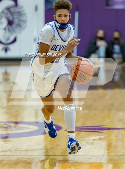 Thumbnail 1 in Quincy vs. Althoff Catholic (Prairie Farms Holiday Classic) photogallery.